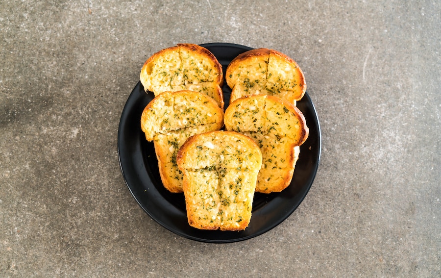 garlic-bread-plate