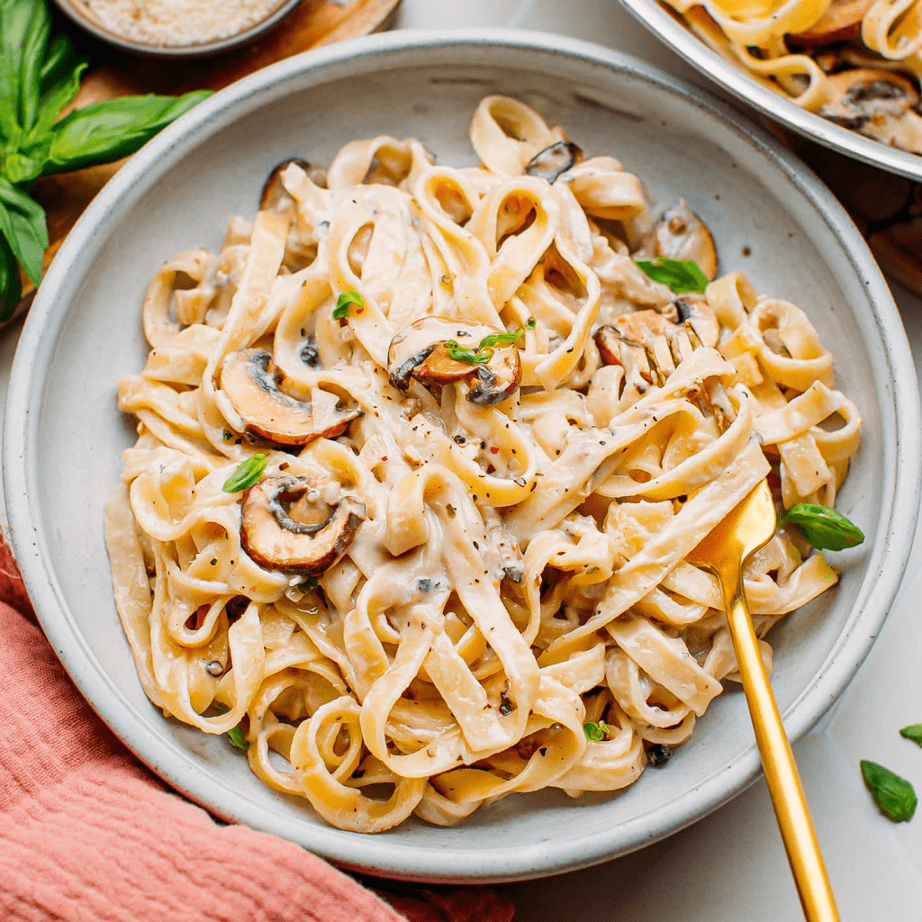  Fettuccine with Creamy Mushroom