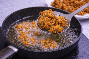 Pyaz Pakora Step 4